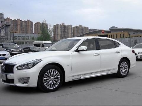 来自日产的豪华品牌，有着奔驰的内脏，依然坚守着自吸神话