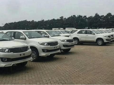 15款丰田奔跑者2700中东版，港口现车手续齐 国五排放 全国可上牌