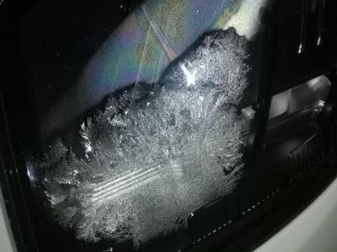 灯内起雾又结冰，领克01的的大灯“现大眼了”！