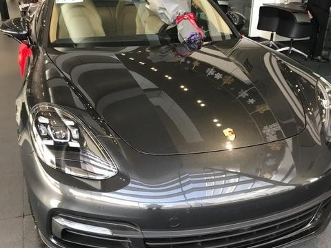 江苏小伙124万全款提保时捷Panamera, 启动车的时候车主很惊讶