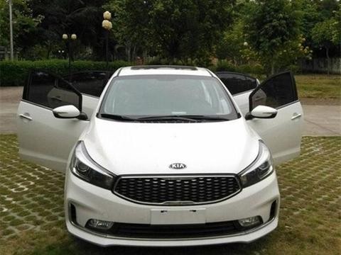 别骂韩系车了, 这车为夺市场再降4万, 低油耗仅7万, 比卡罗拉厚道