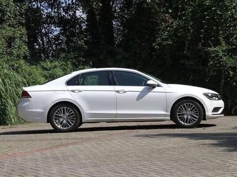 家庭用车要买朗逸，老婆死活不同意，她却看上了宽体轿跑!