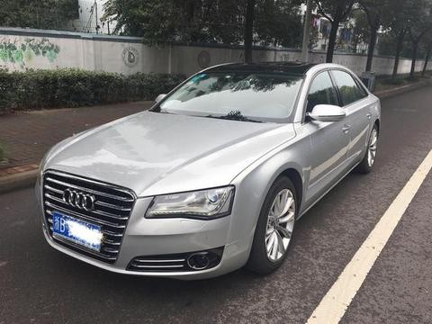 30多万买个二手A8L，朋友说我打肿脸充胖子，我笑了