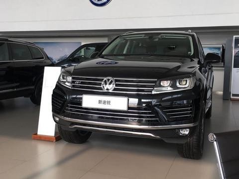 花70万入手大众途锐, 上牌时遇途乐三兄弟, 车主坦言把途锐比小了