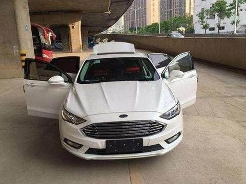 帕萨特遇上死对头, 原本30万的车现降到15万, 颜值比阿特兹还高