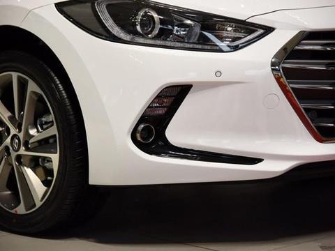 每公里油耗仅3毛8, 月销2万台, 颜值胜过思域, 卖8万朗逸卡罗拉要发霉