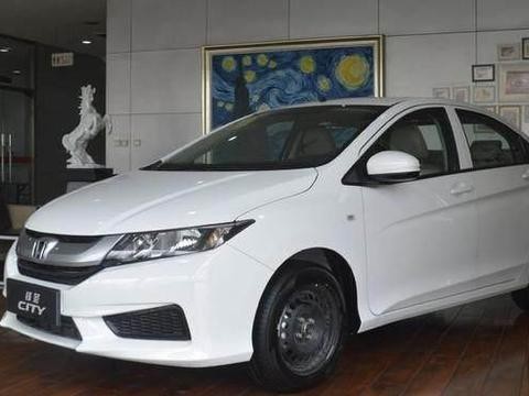 铁轮毂, 无雾灯, 不带收音机, 售价8万: 买的人为何这么多?