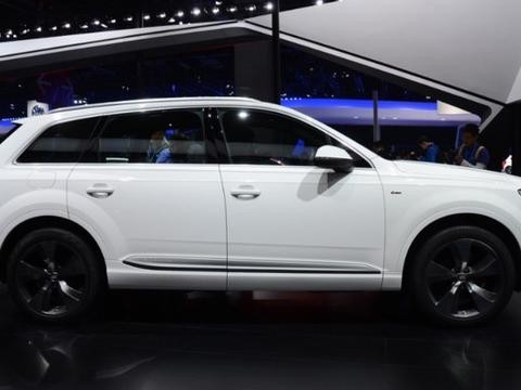 车长5米1，3.0T配全景天窗，狂降23万想不火都难