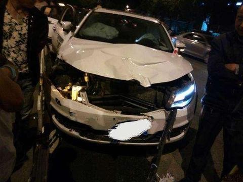 观致3追尾大众捷达，大众安全性真的不敢恭维，质量让人看不懂