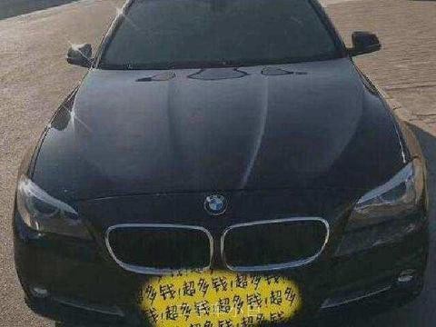 8万买辆宝马5系，自以为捡到宝，修车师傅拆下了12个定位器