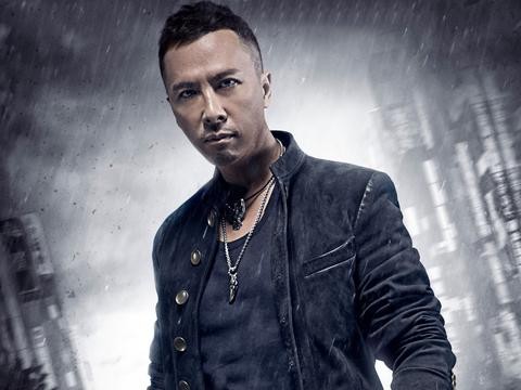 这辆车有多贵？王俊凯的梦想，甄子丹一辈子都买不起，只能合影！