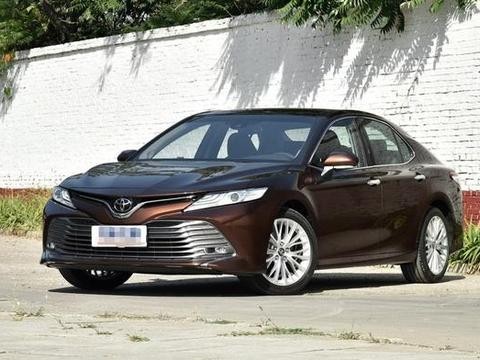 2018款新一代丰田凯美瑞，外观霸气，动力强，不再考虑本田雅阁