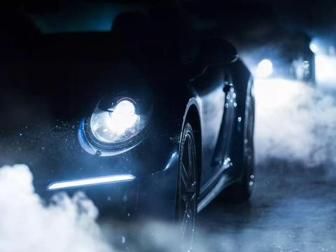 用违背日常驾驶习惯的方式去开一台Porsche, 是一种什么样的体验?