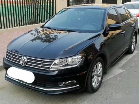 小伙开13万的大众朗逸去女友家拜访，其父母看到车厢时忍不住笑了