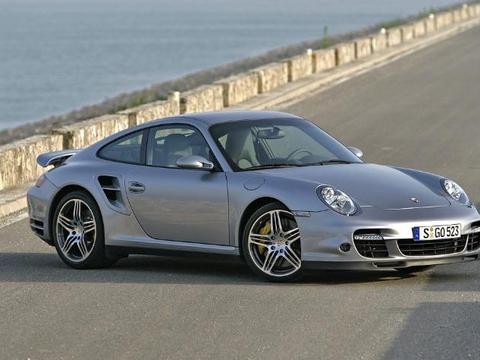 两千万的跑车与两百万的跑车对撞，哪个车主更有钱，一眼就知道