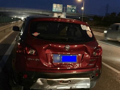 日产逍客被江淮追尾, 车主: 不愧是买三大件赠车壳！