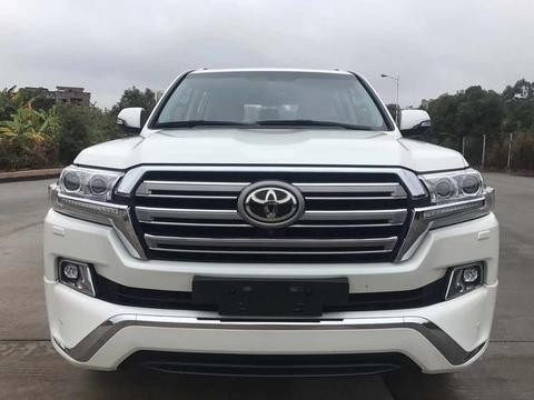 这台丰田酷路泽, 体型庞大的有点吓人, 车主: 扬言跑川藏线就他了