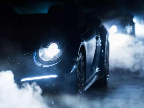 违背日常驾驶习惯去开一台Porsche，是一种什么样的体验？