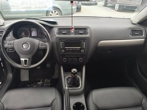 新车落地价16万，现在只需7万，跑了五年贬值9万，车主无奈