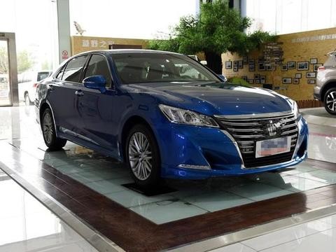 全新丰田皇冠，这颜值也太高了吧，连奥迪A6看了都不是对手