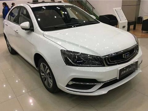 18款吉利帝豪到店，配全液晶仪表盘，售7万，老款车主要后悔了