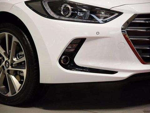 每公里油耗仅毛8,月销2万台,颜值胜过思域,卖8万朗逸卡罗拉要发霉