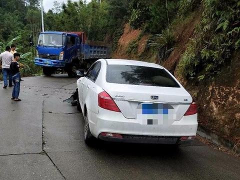吉利帝豪迎面撞农用货车，结果让车主恼火：说好的沃尔沃品质呢？