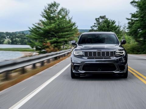 一辆重达2.5吨的大型SUV除了拥有3.7秒 破百 的能力,还能做什么