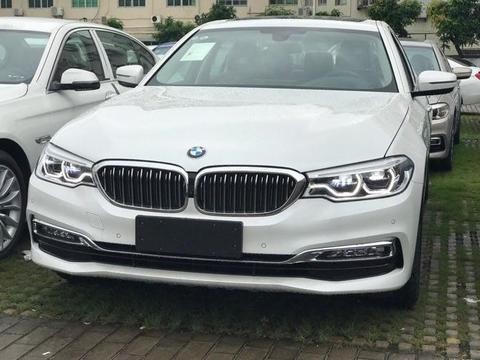 花58万买辆18款宝马530Li: 打开车门后, 老婆却无奈的笑了！