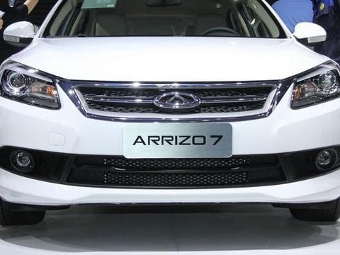 这良心国产车又降1万: 四独悬+标配ESP, 卖6万买啥英朗卡罗拉?