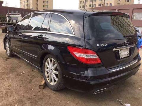 村长花14万提了一辆奔驰R350, 去镇里开会差点被撤职