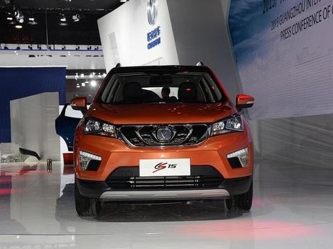 这车外观十足好看, 绅宝X25慌了, 6万就买得到!