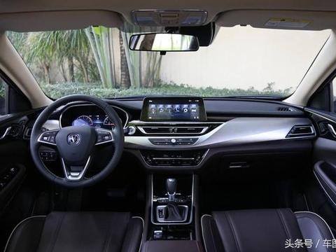 合资车已无力接招！睿骋CC为何要坚持将豪华配置国民化？