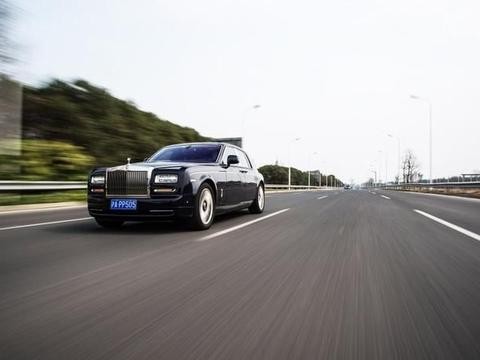 中国最美女富豪，身家百亿只开劳斯莱斯，至今单身！