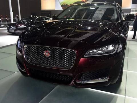 昔日豪车霸气不在，被迫降价一半，仅售25万，仍无人问询！