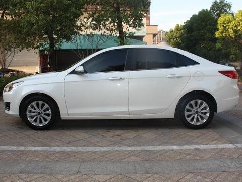 福特汽车的圈粉利器？月销42000辆，比朗逸长、比轩逸强，聪明的