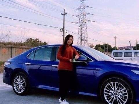 首位新凯美瑞女车主诞生, 颜值美