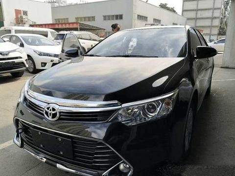 山东小伙16万提凯美瑞2.0乞丐版，小伙：老款要比新款耐看