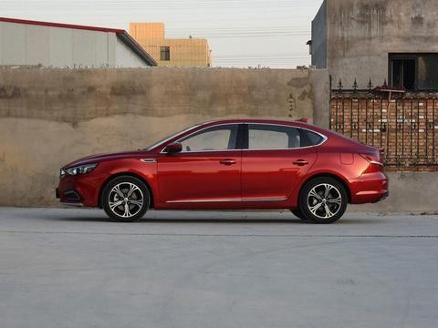 远看比思域更加有运动感, 破百达到7秒, 而且舒适性还能兼容上