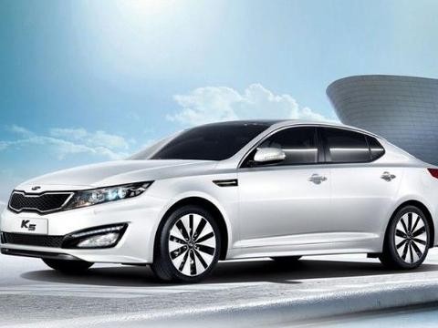 小伙新提起亚K5还没到家就完成首撞报废网友：看来你不适合开车