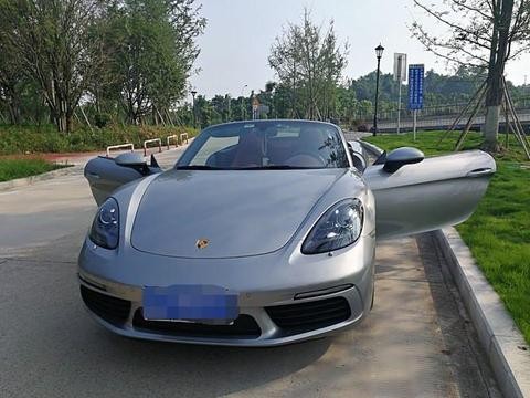 重庆富少花73万买辆保时捷718