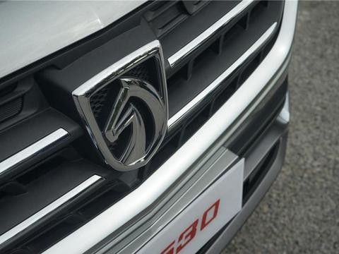 36图细说宝骏530：预计8万起售，配置丰富，后排空间近1米