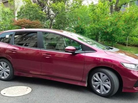 被一个开大众的朋友损了一番,但我打开车门可吓坏他了