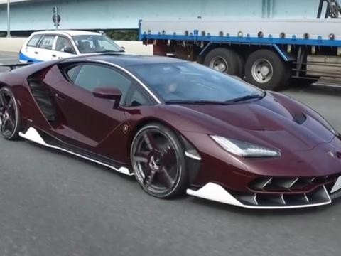 巧了！高速路偶遇百年纪念版兰博基尼Centenario 激动的手直抖