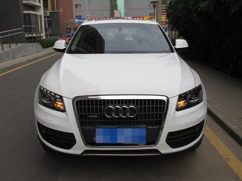 花25花买辆二手的奥迪Q5, 打开发动机舱, 朋友却不经捧腹大笑