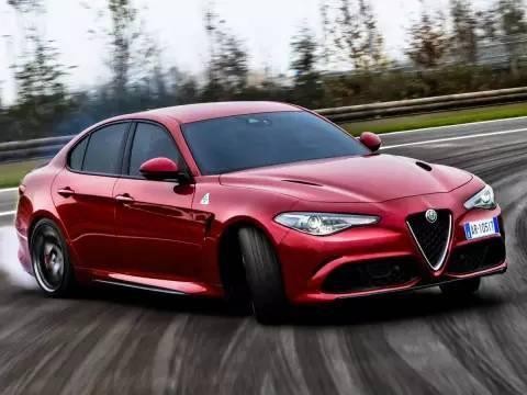 低配法拉利，纽北最快，三角裤前脸，完爆宝马3系，仅售33万！