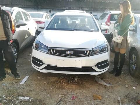 首提2018款吉利帝豪, 车主: 国产首选, 碾压合资, 交车仪式真寒酸