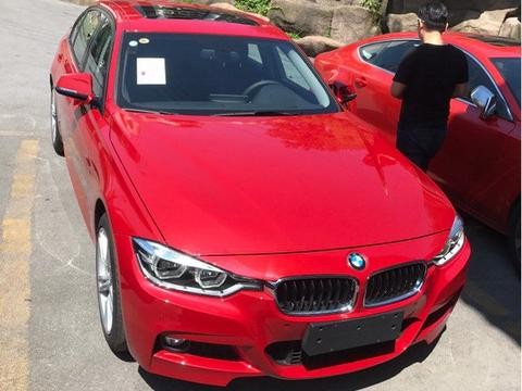 38.5万提宝马330Li M，墨尔本红在外太少见！