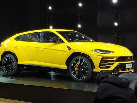 兰博基尼SUV上市，碾压添越，网友：300多万的车空调不好？