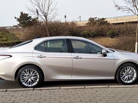 全国首提凯美瑞2.5Q旗舰版, 终于在日系车上用到四门一键玻璃升降